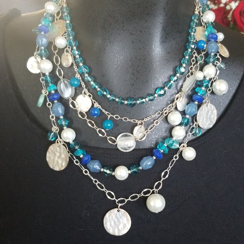 White house black market necklace